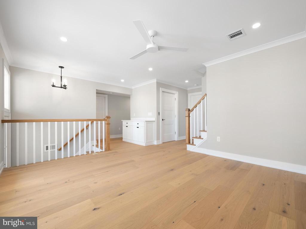 20 W JOSHUA AVENUE
