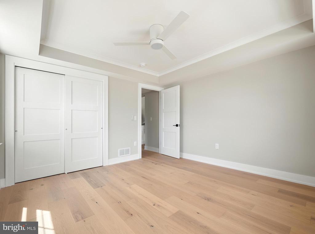 20 W JOSHUA AVENUE
