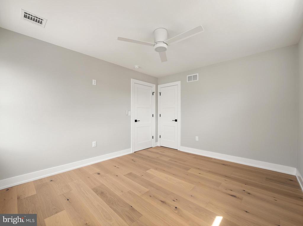 20 W JOSHUA AVENUE