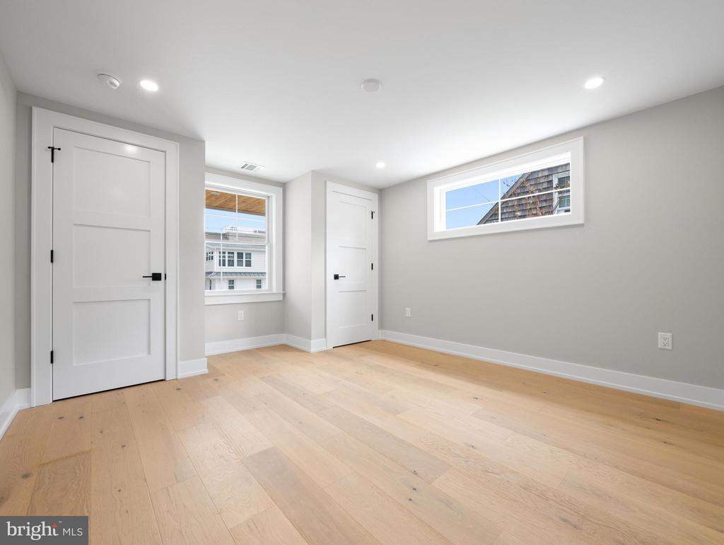 20 W JOSHUA AVENUE