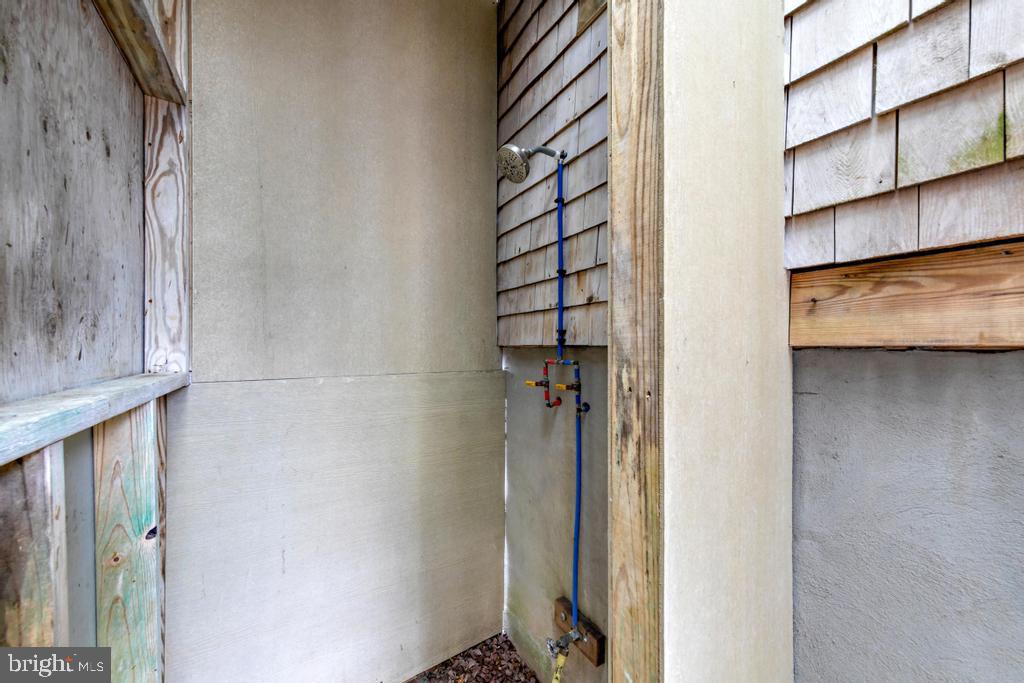 424 IROQUOIS AVENUE