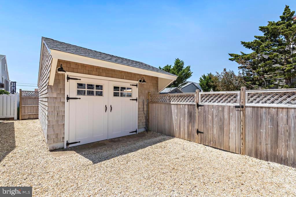424 IROQUOIS AVENUE