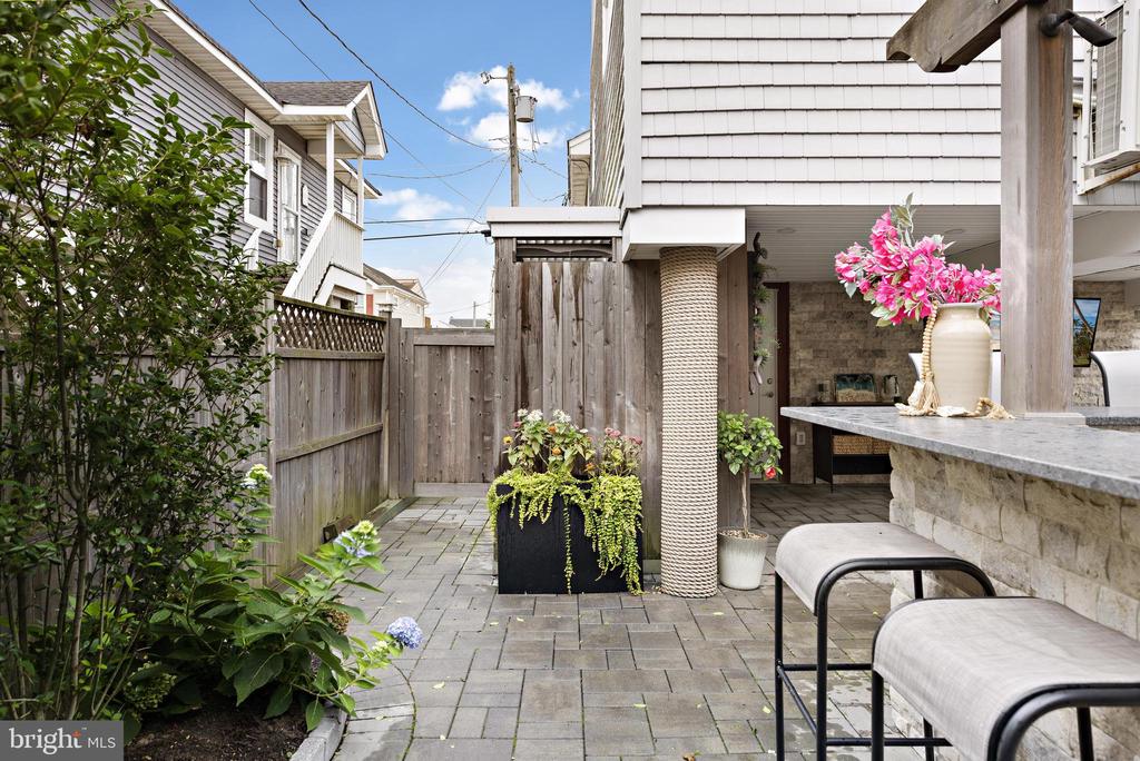 30 W WINIFRED AVENUE
