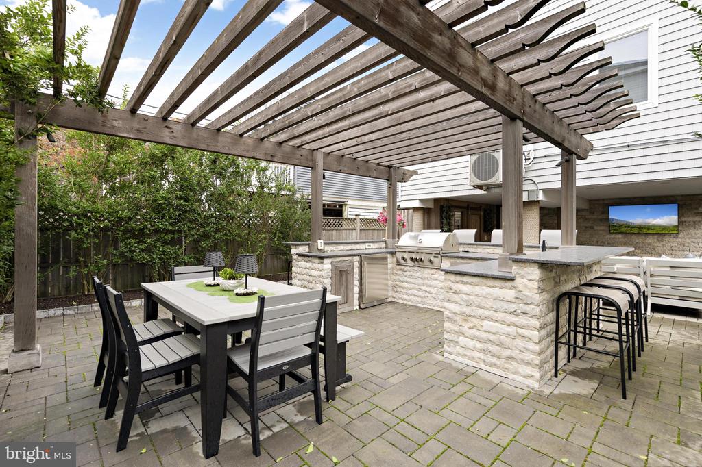 30 W WINIFRED AVENUE