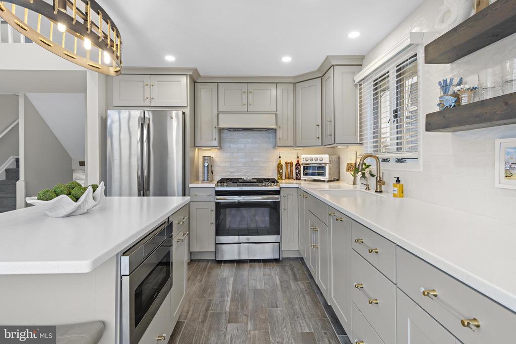 30 W WINIFRED AVENUE