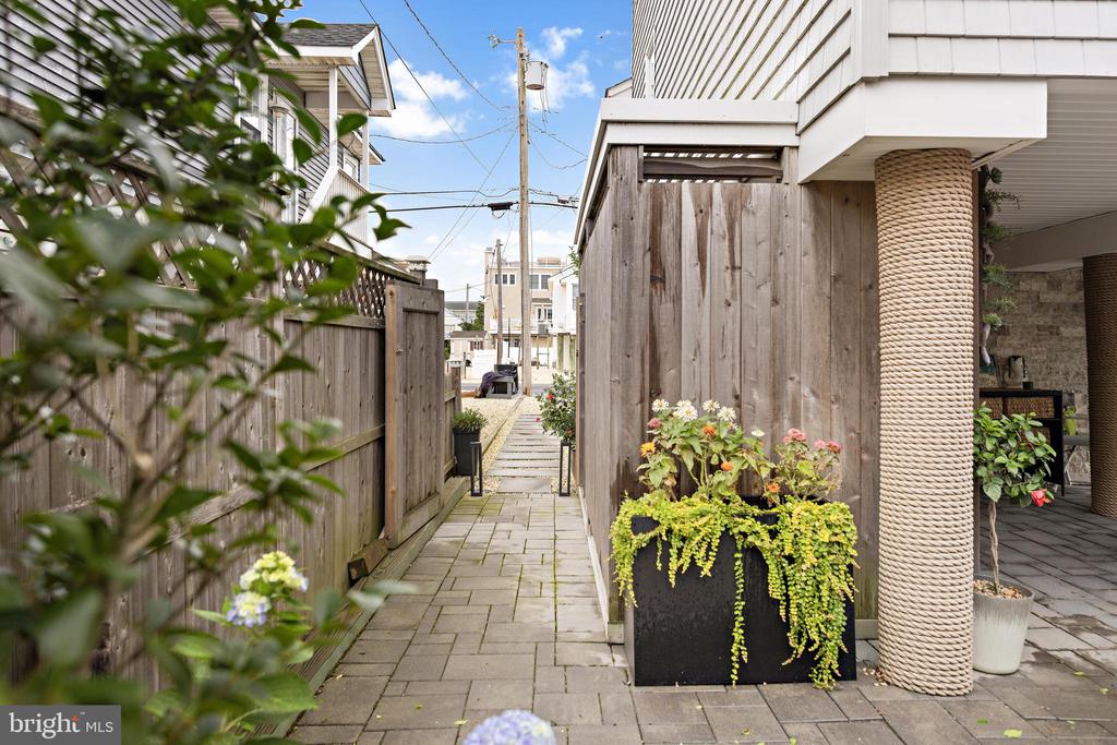 30 W WINIFRED AVENUE