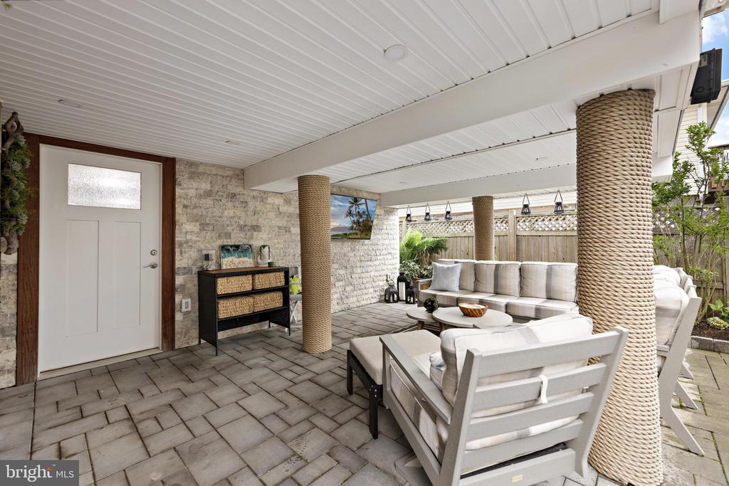 30 W WINIFRED AVENUE