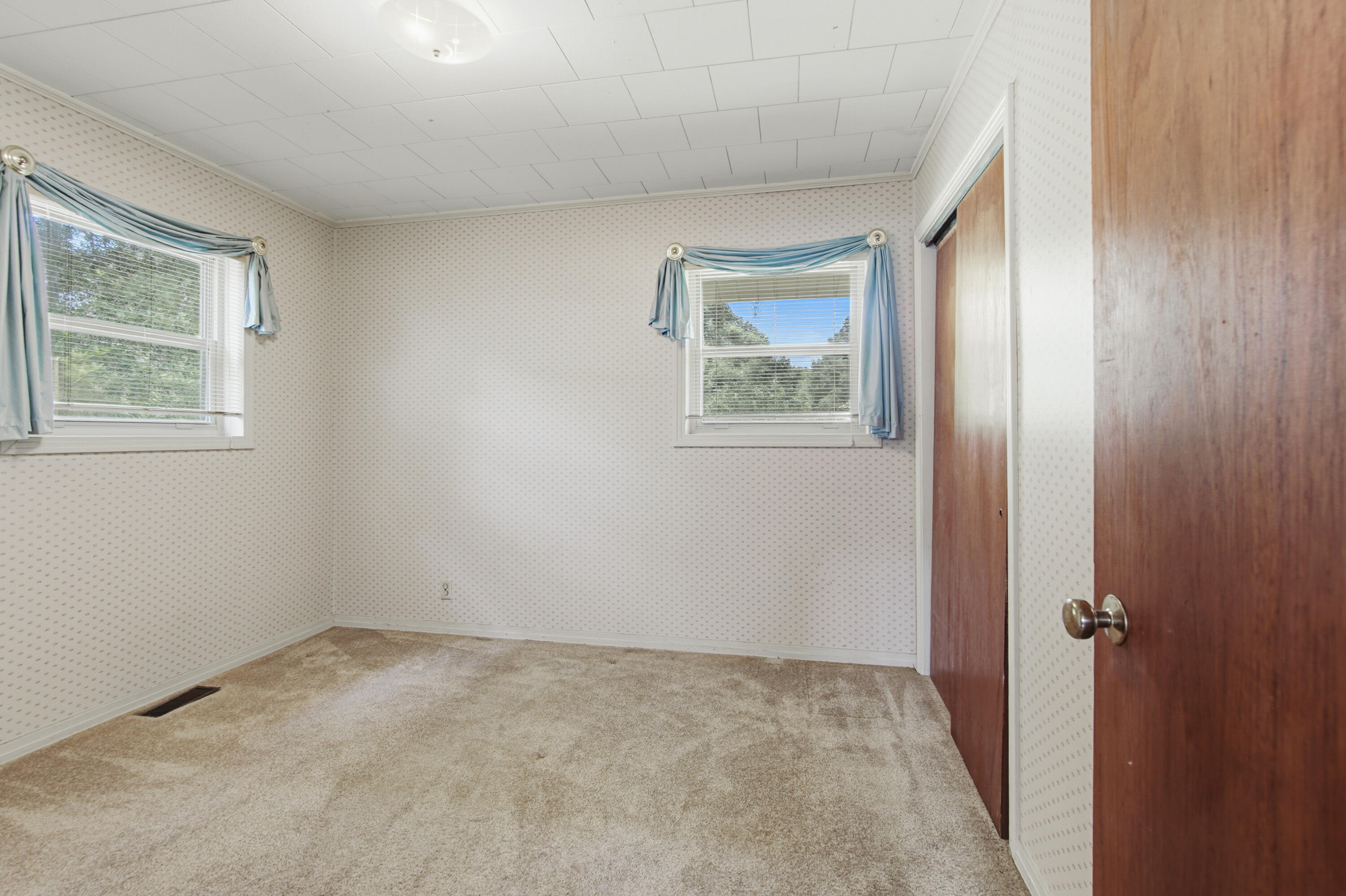 1009 Dogwood Drive