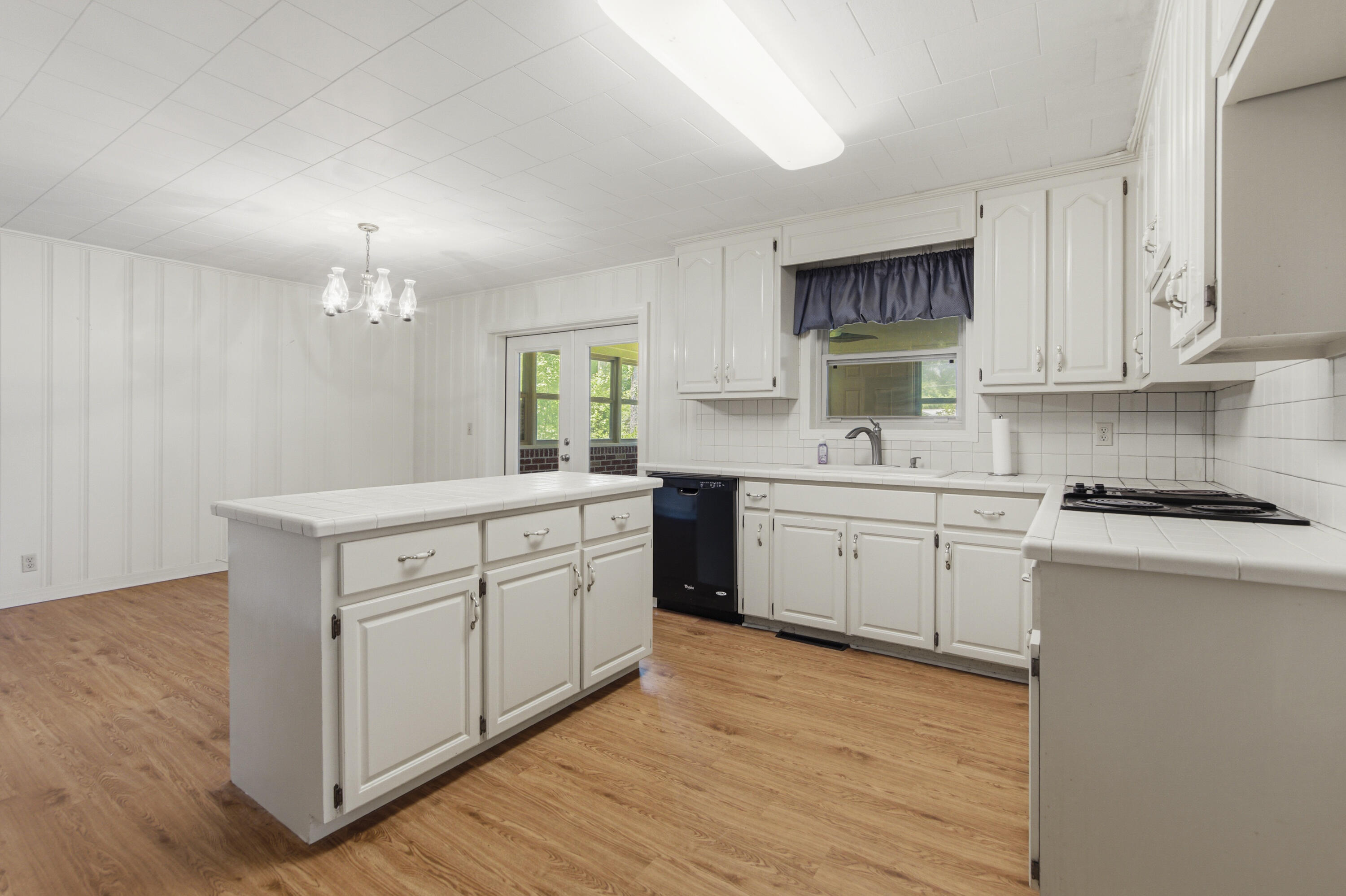 1009 Dogwood Drive