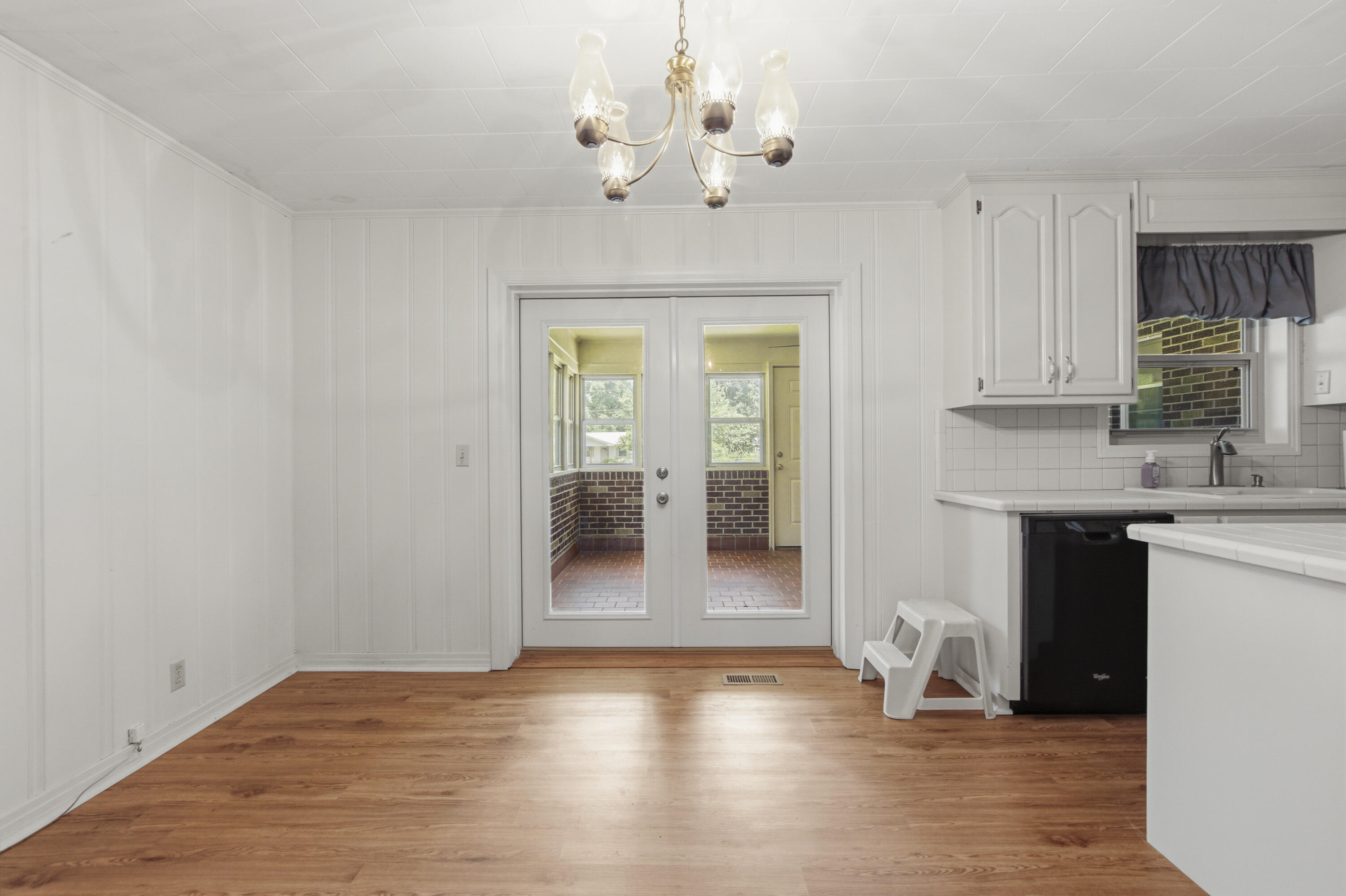 1009 Dogwood Drive