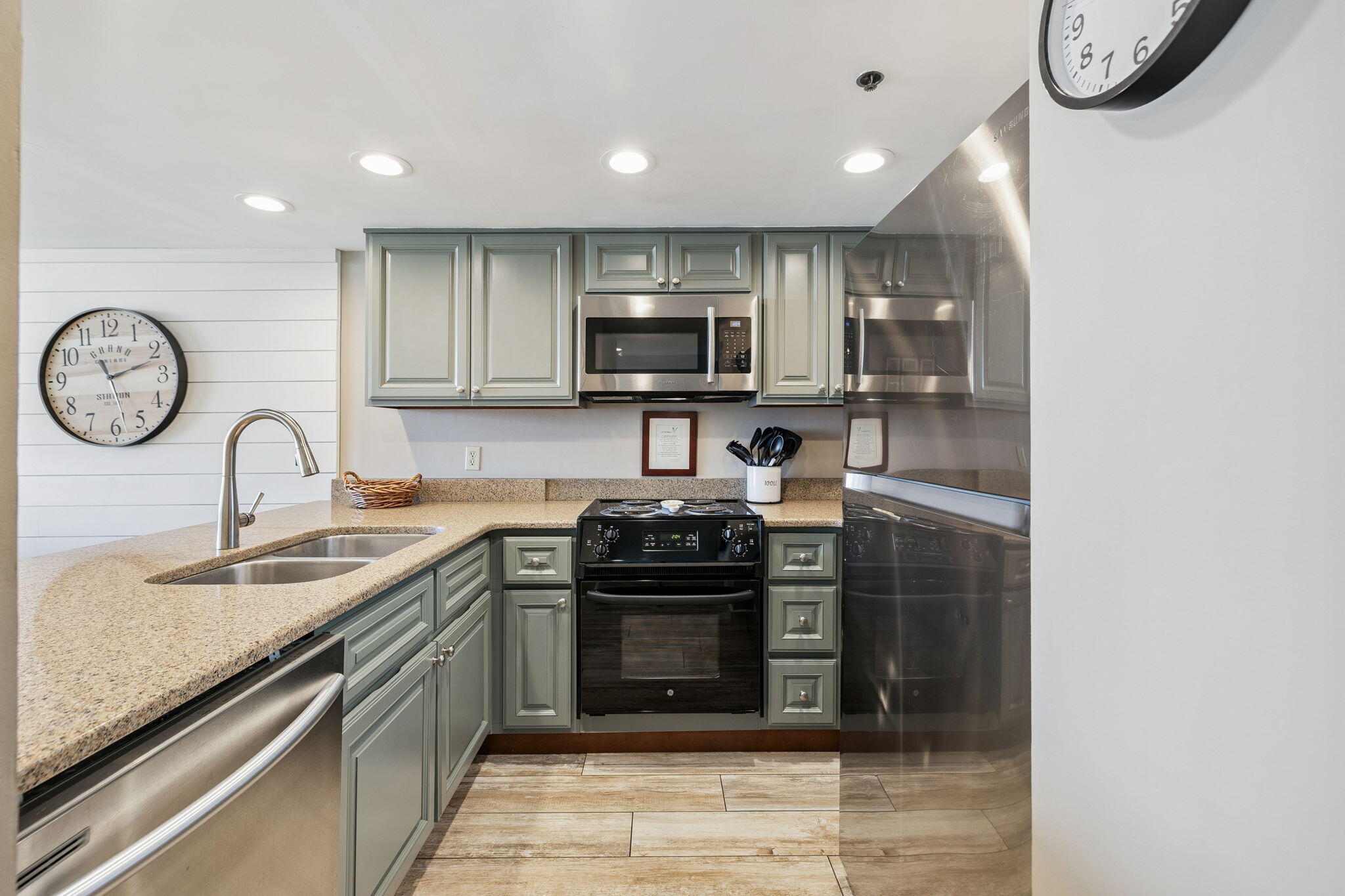 4100 E County Highway 30A UNIT 1004