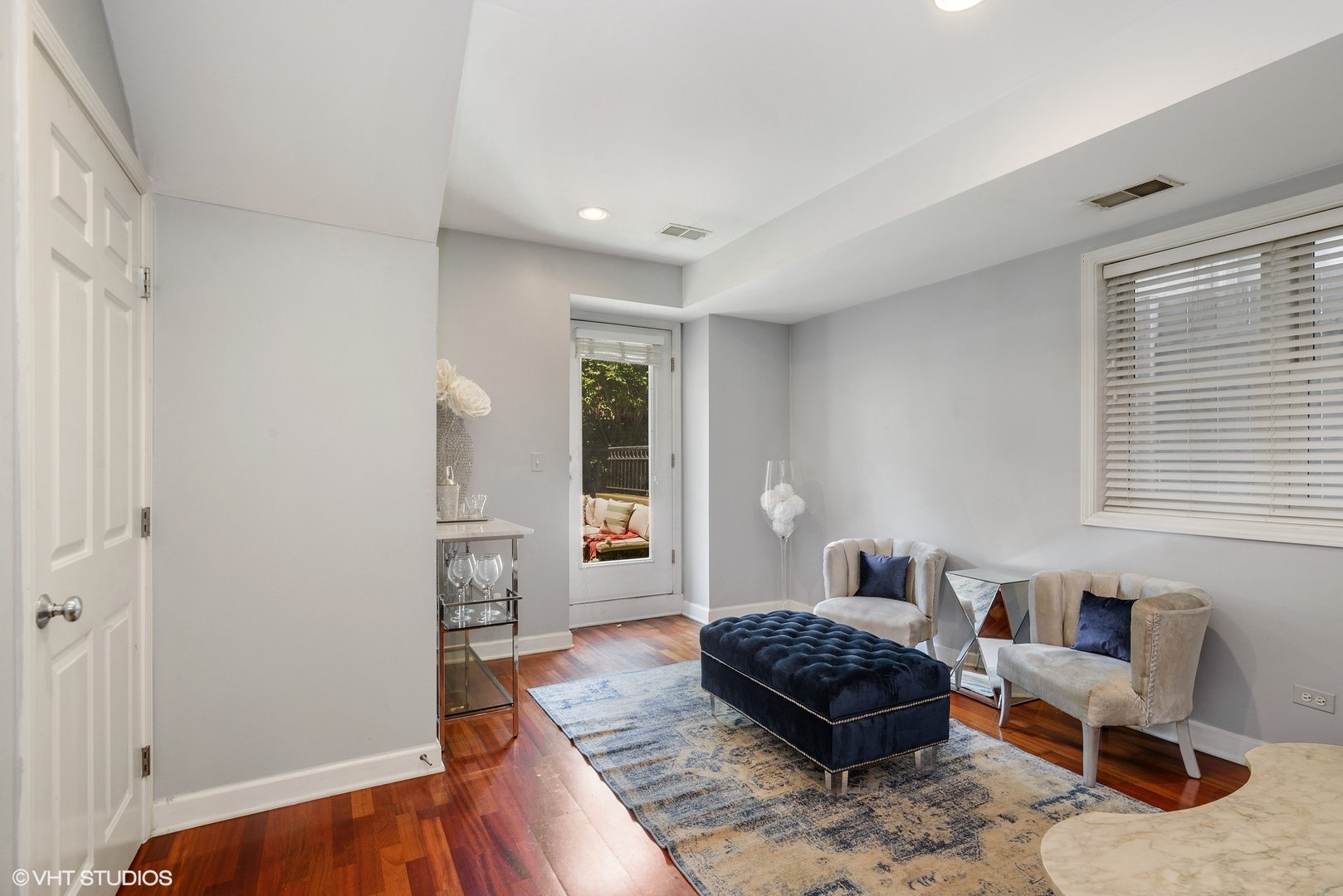 1413 N Bosworth Avenue Unit: 1