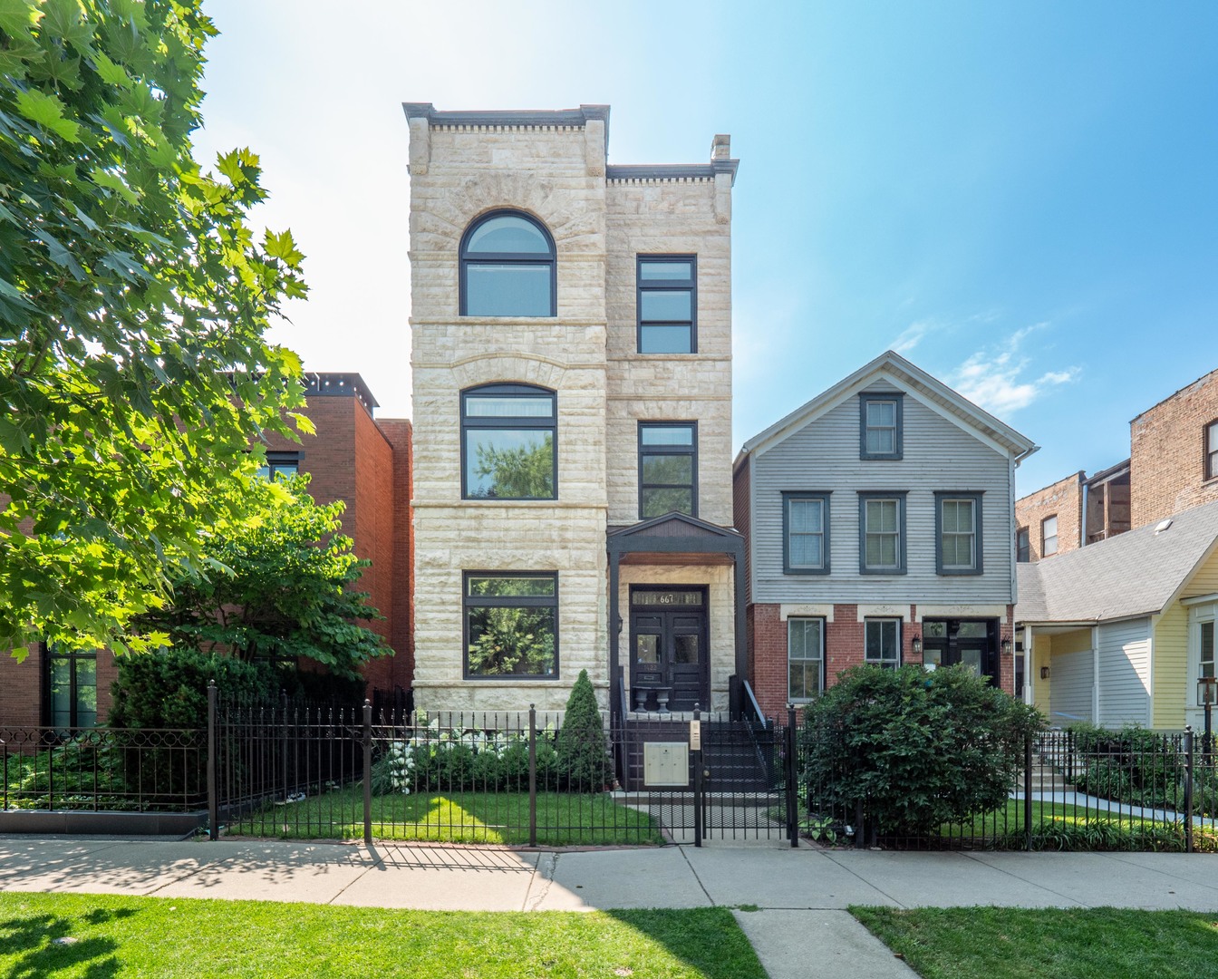 1422 N Hoyne Avenue Unit: 2