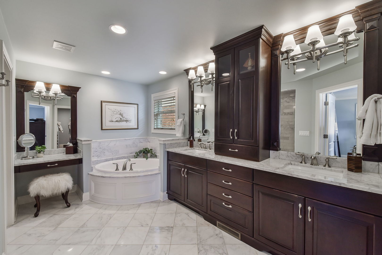 408 W Seminary Avenue