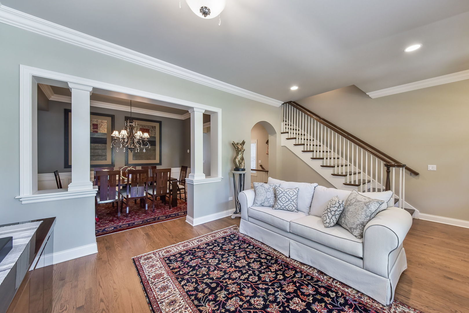 408 W Seminary Avenue