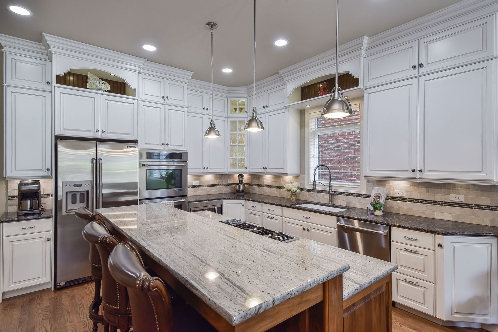 408 W Seminary Avenue