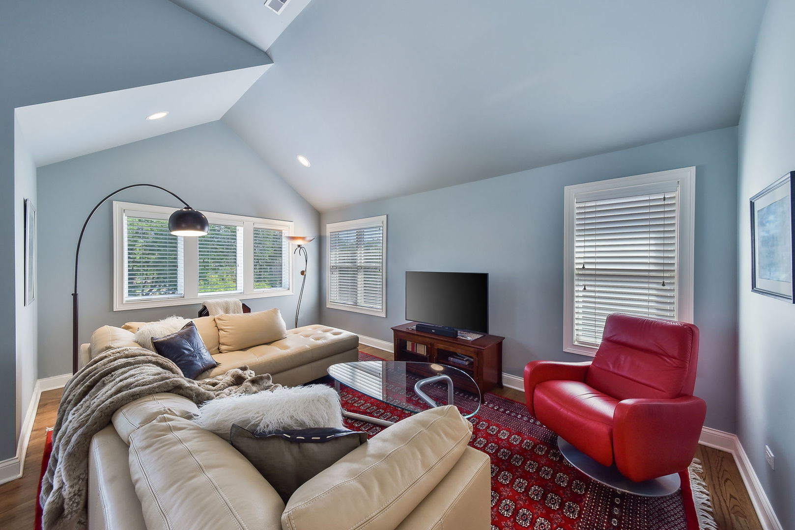 408 W Seminary Avenue