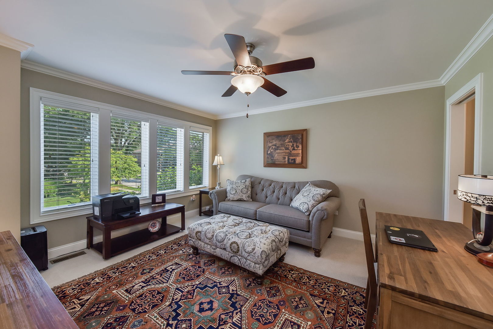 408 W Seminary Avenue