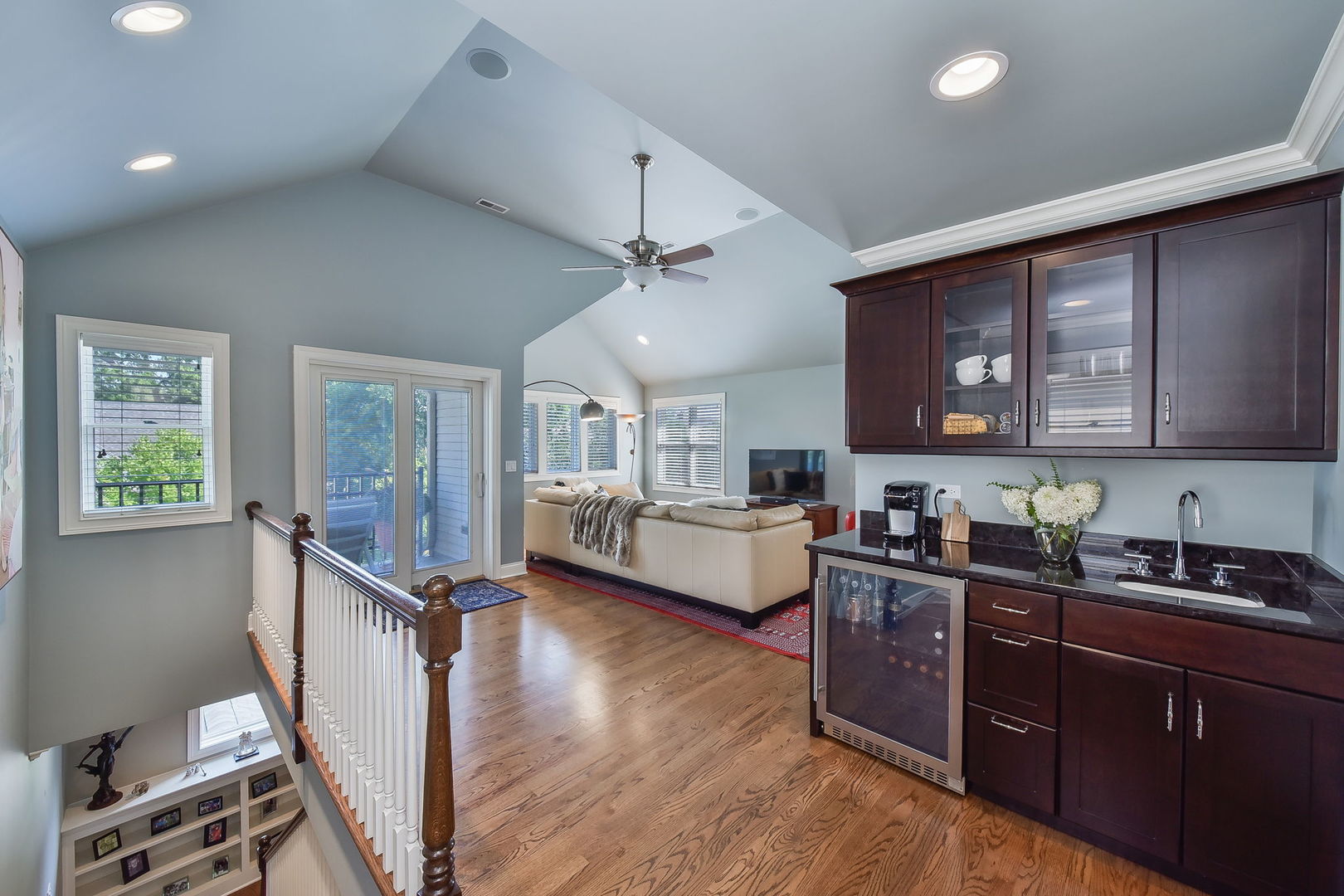 408 W Seminary Avenue