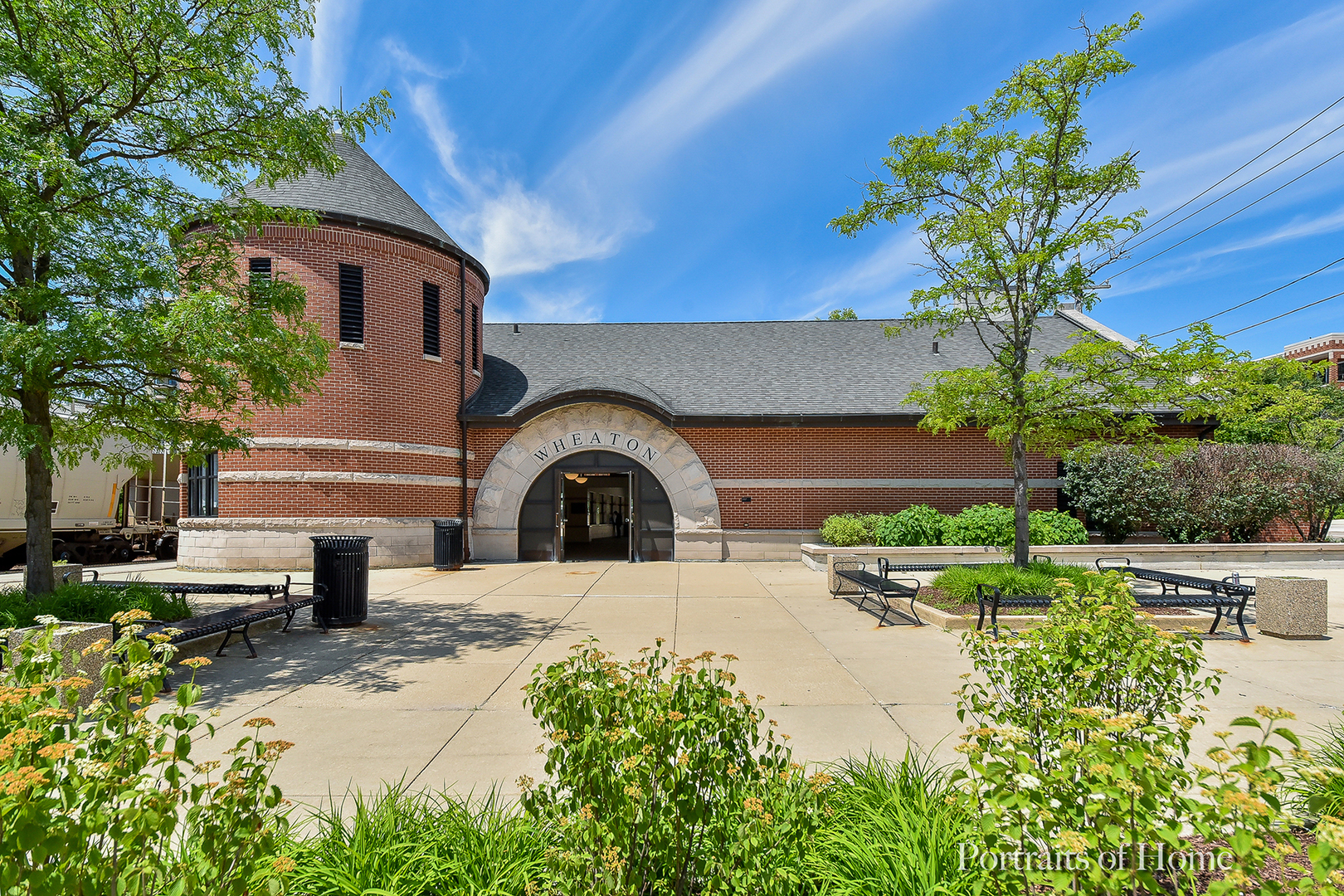 408 W Seminary Avenue