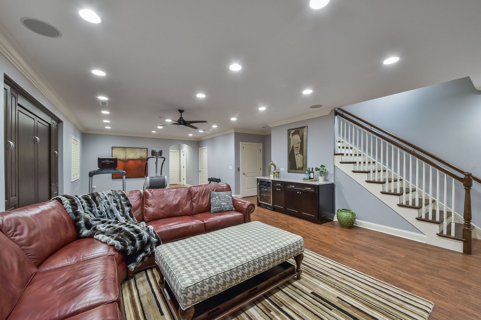 408 W Seminary Avenue