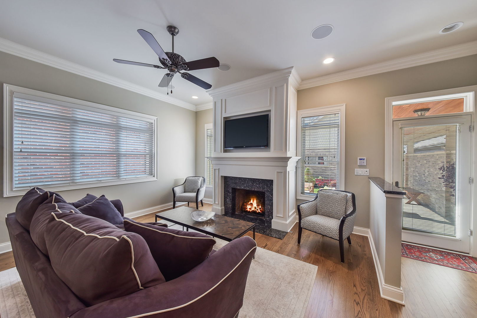 408 W Seminary Avenue