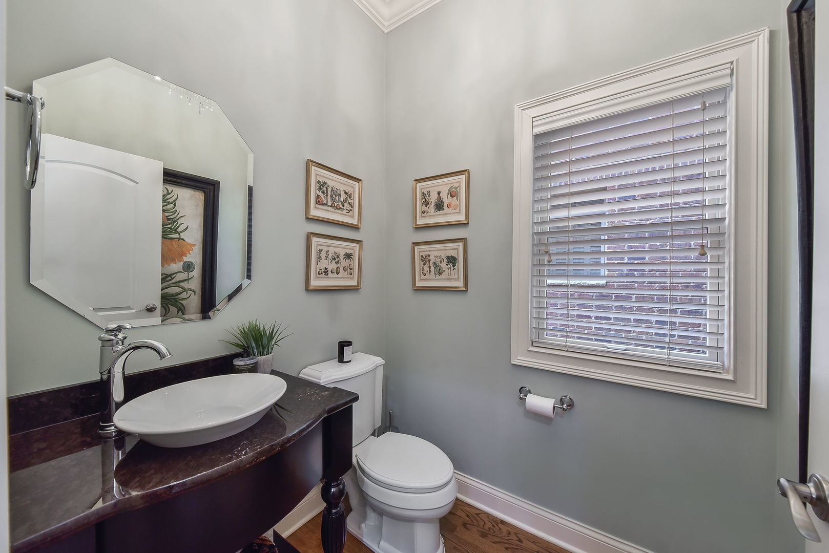 408 W Seminary Avenue