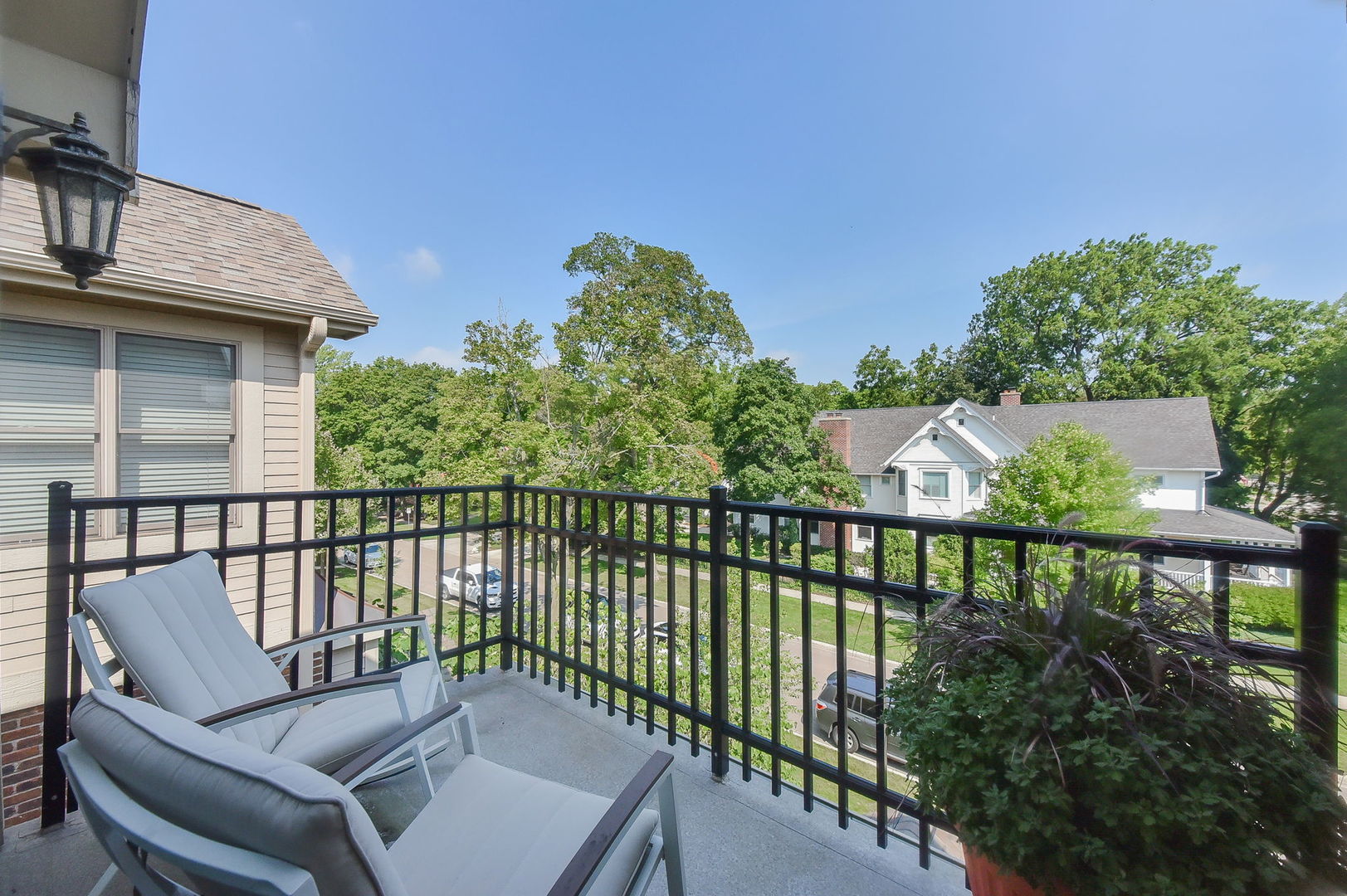 408 W Seminary Avenue