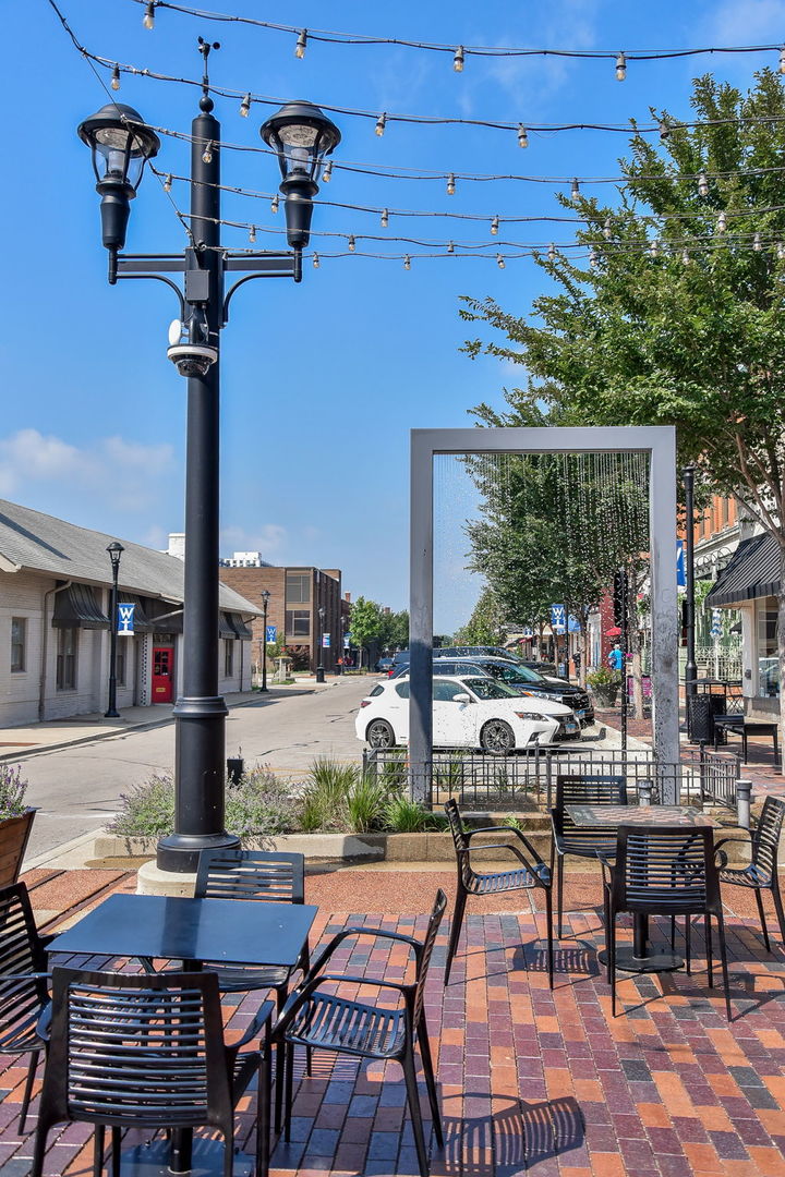 408 W Seminary Avenue