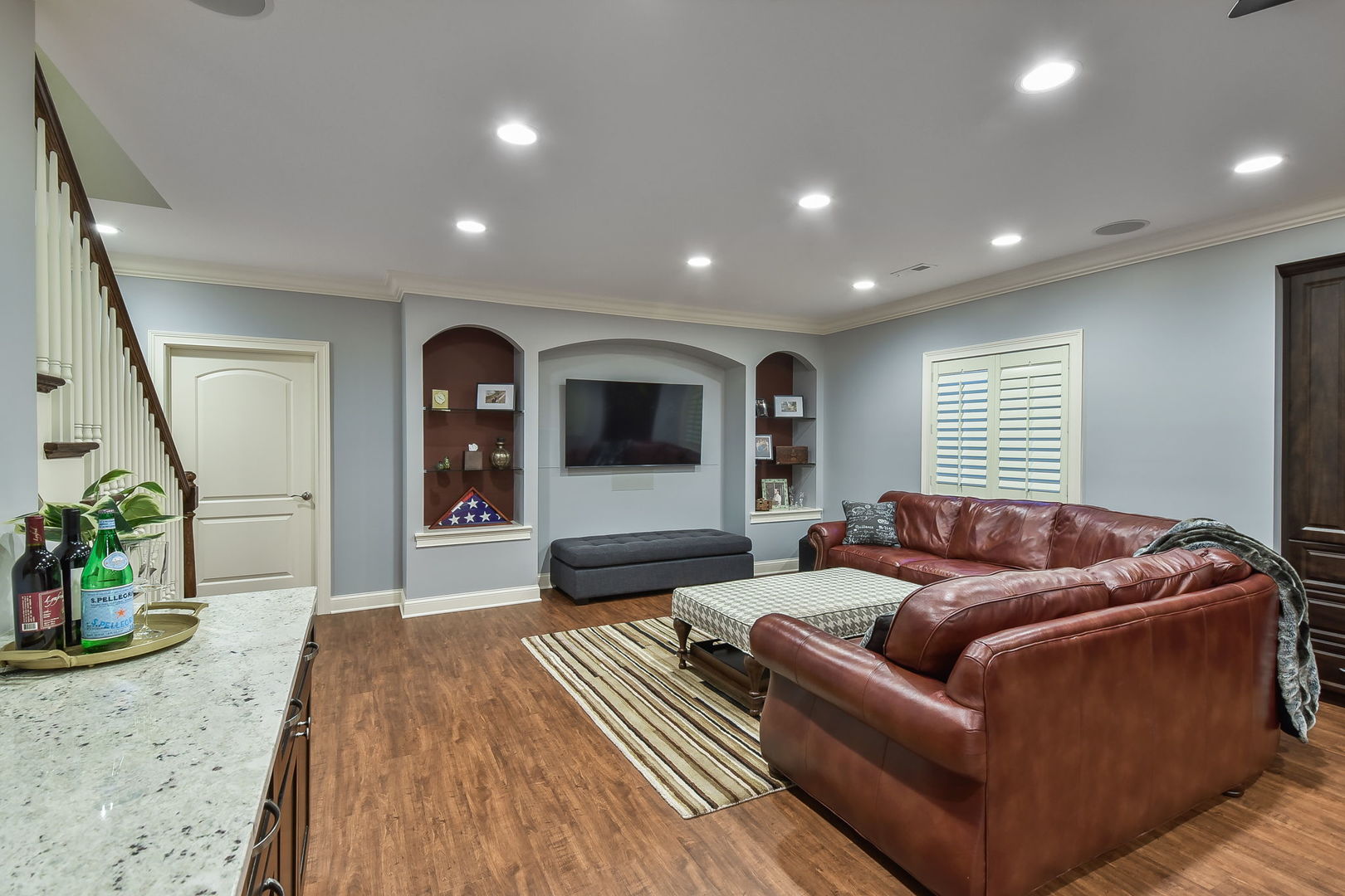 408 W Seminary Avenue