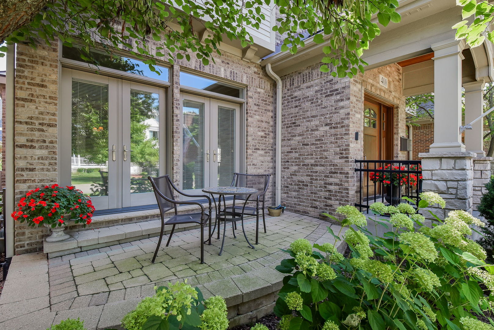 408 W Seminary Avenue