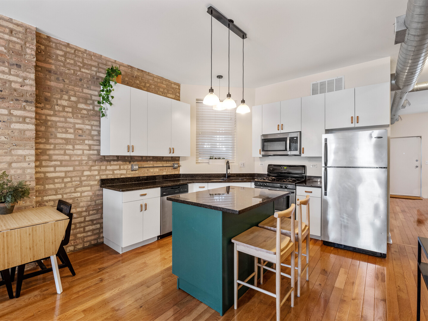 2025 N CALIFORNIA Avenue Unit: D1