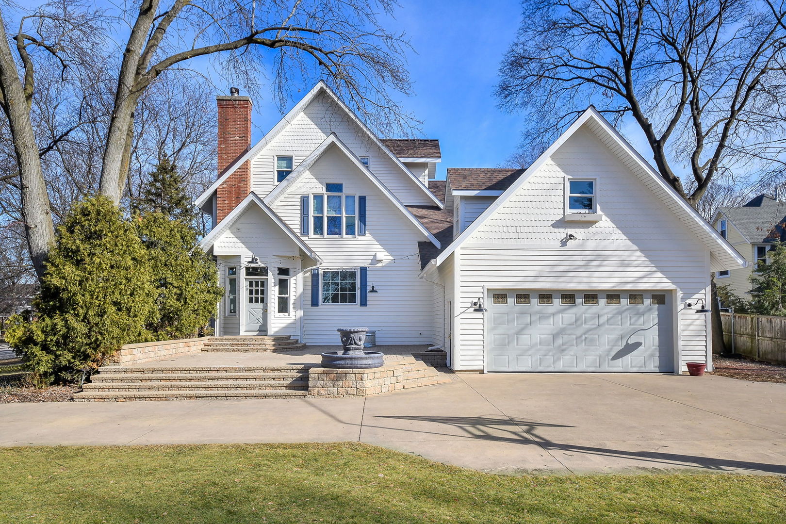 224 N Ellis Avenue