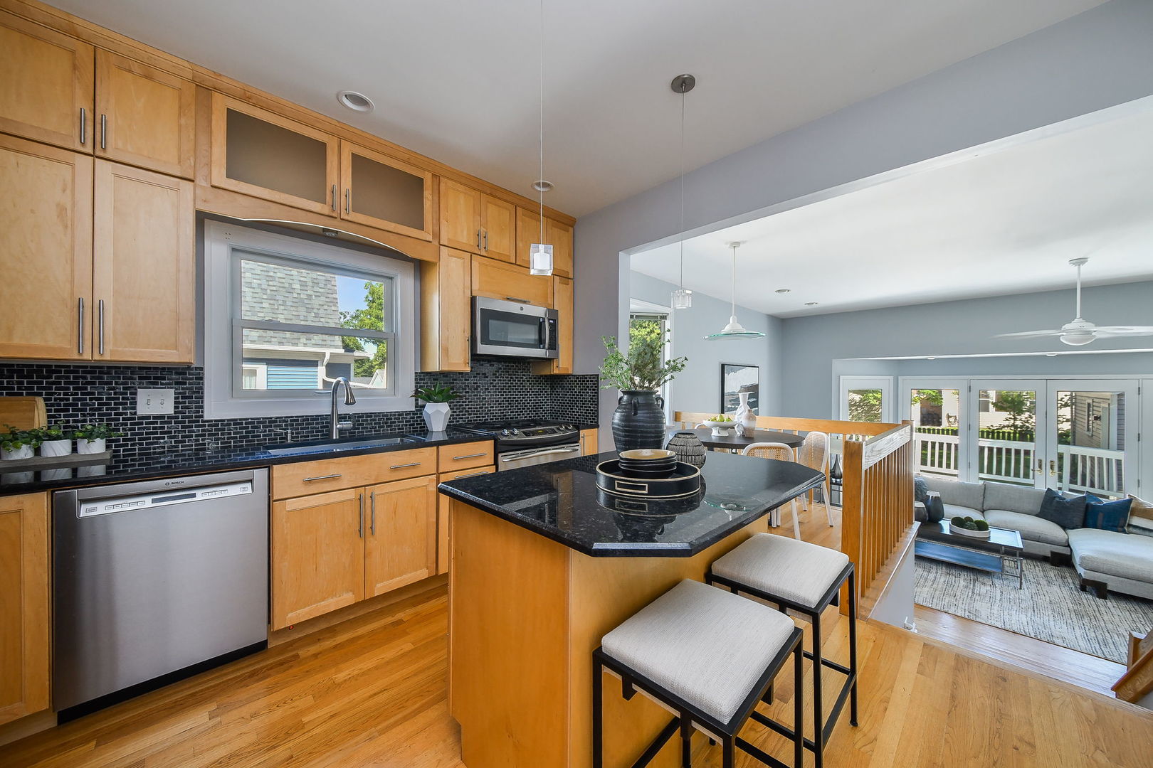 315 W Oak Avenue