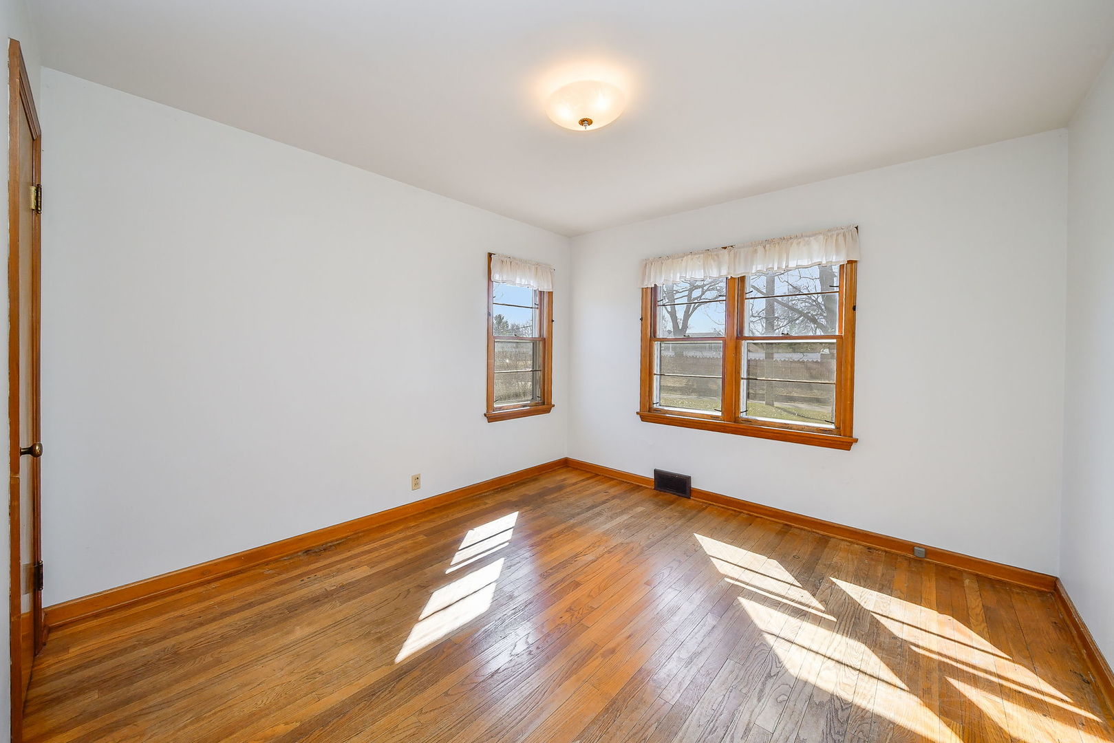 1322 Lakeview Street