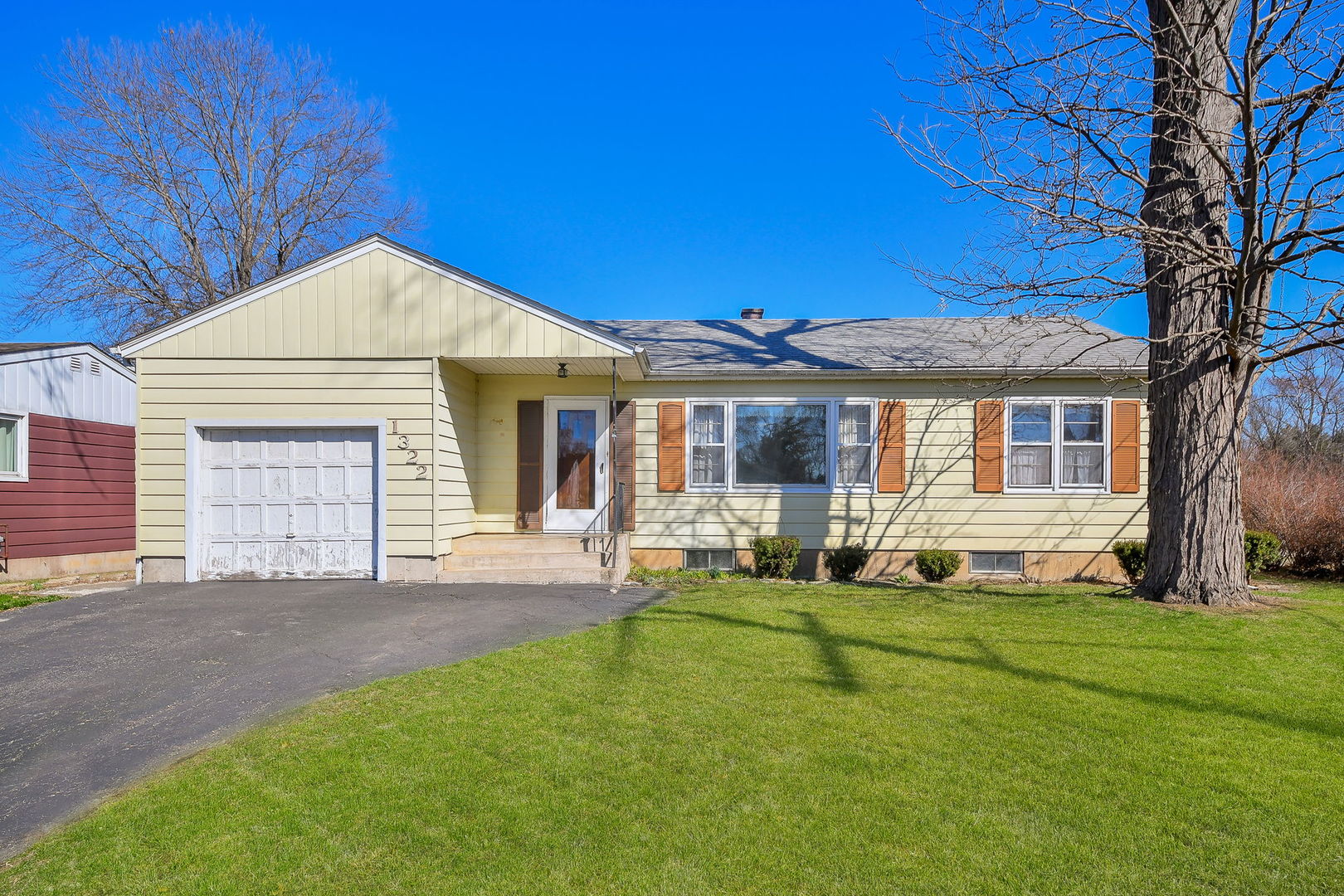 1322 Lakeview Street