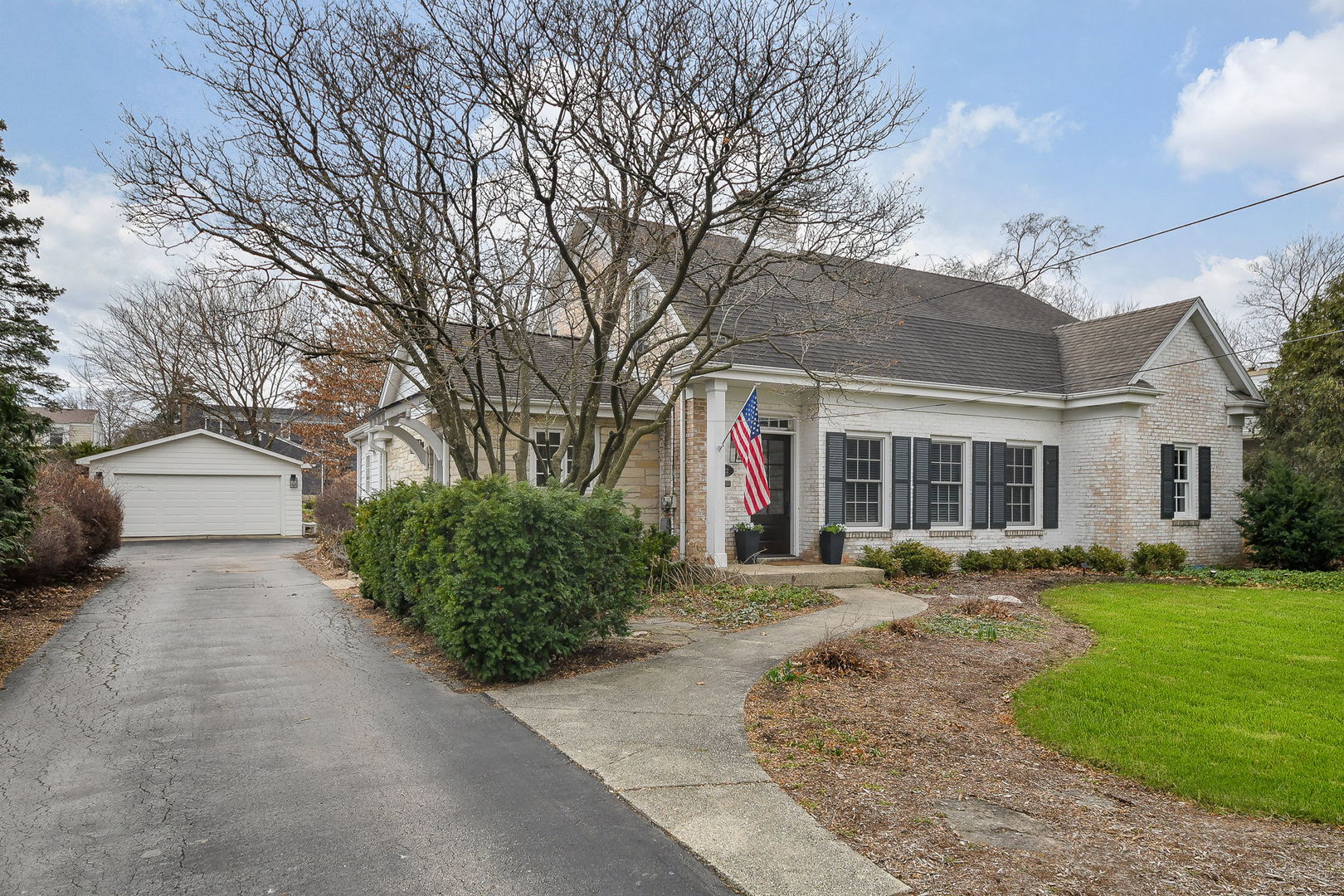 822 E Liberty Drive