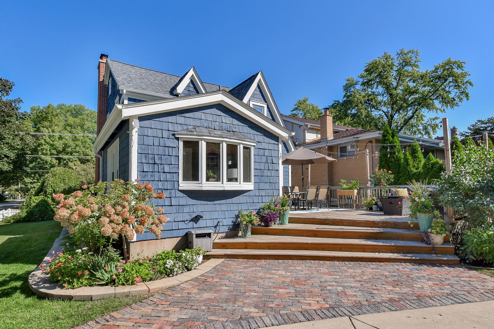 702 E Illinois Street