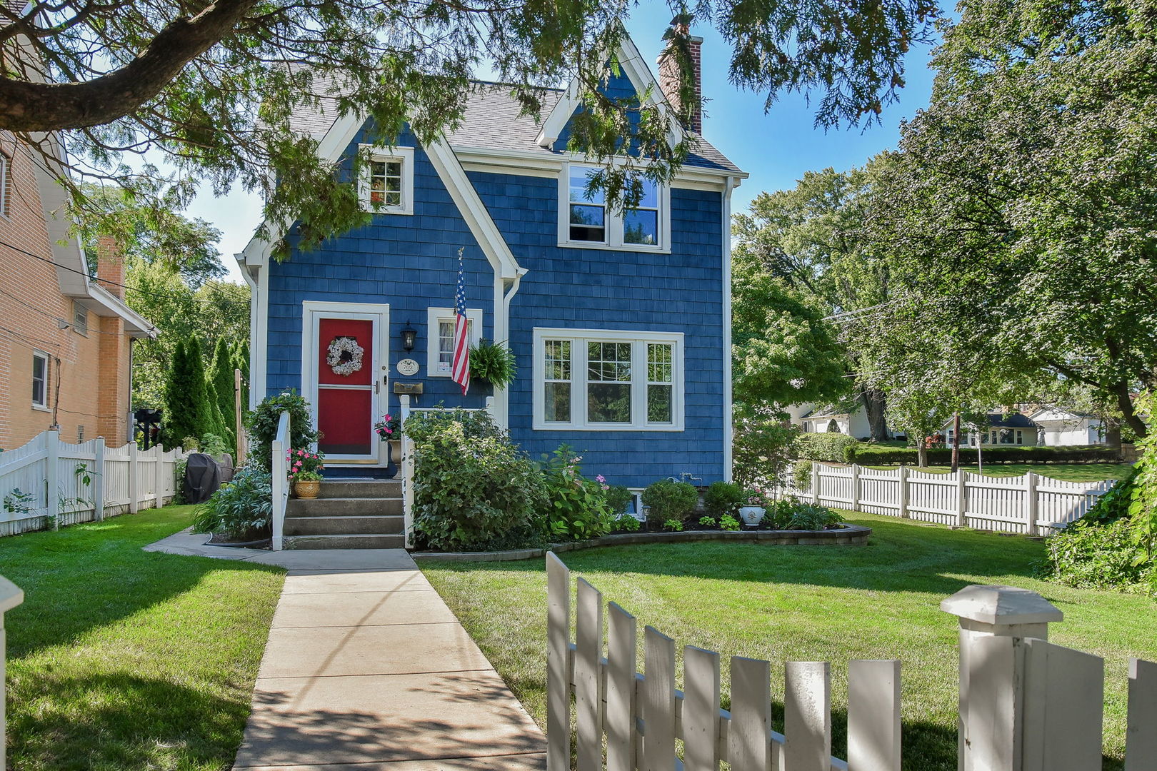 702 E Illinois Street