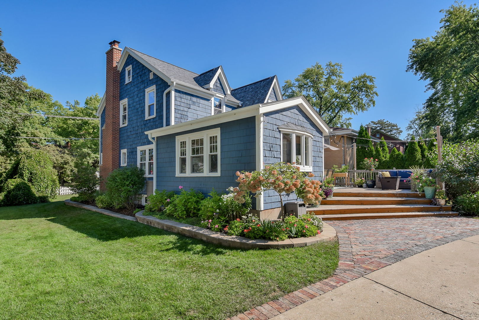 702 E Illinois Street