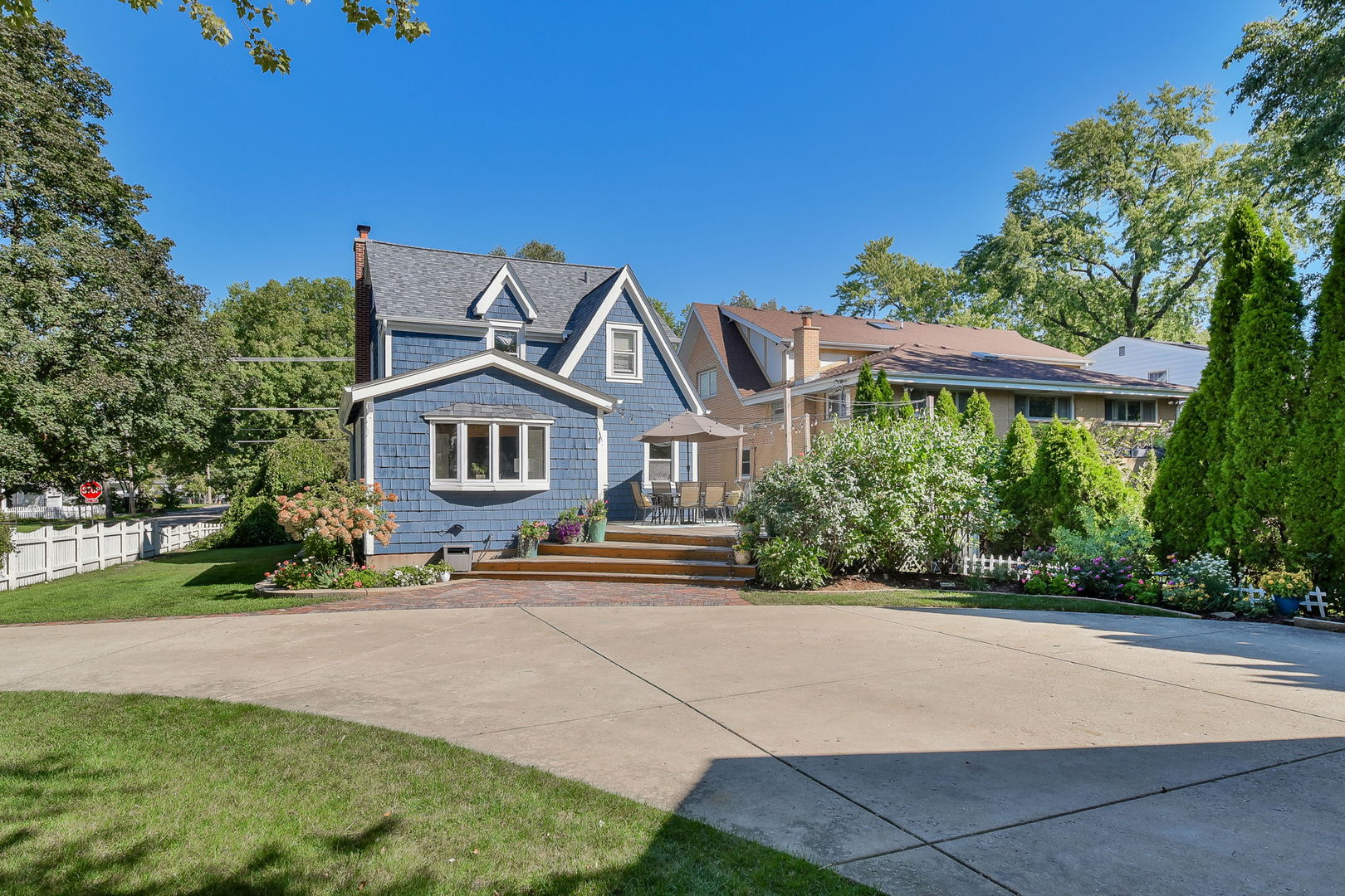 702 E Illinois Street