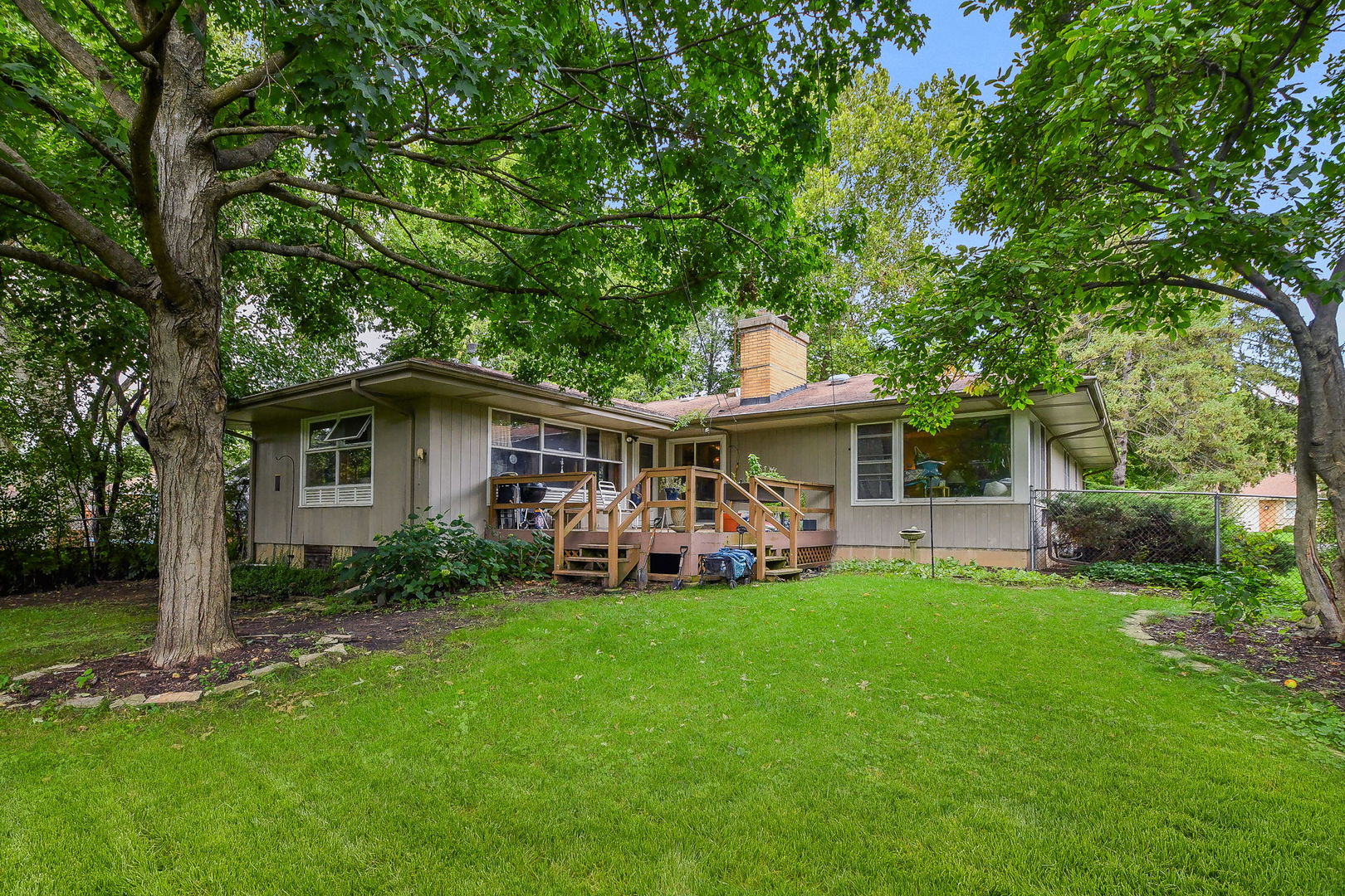 324 W Elm Street