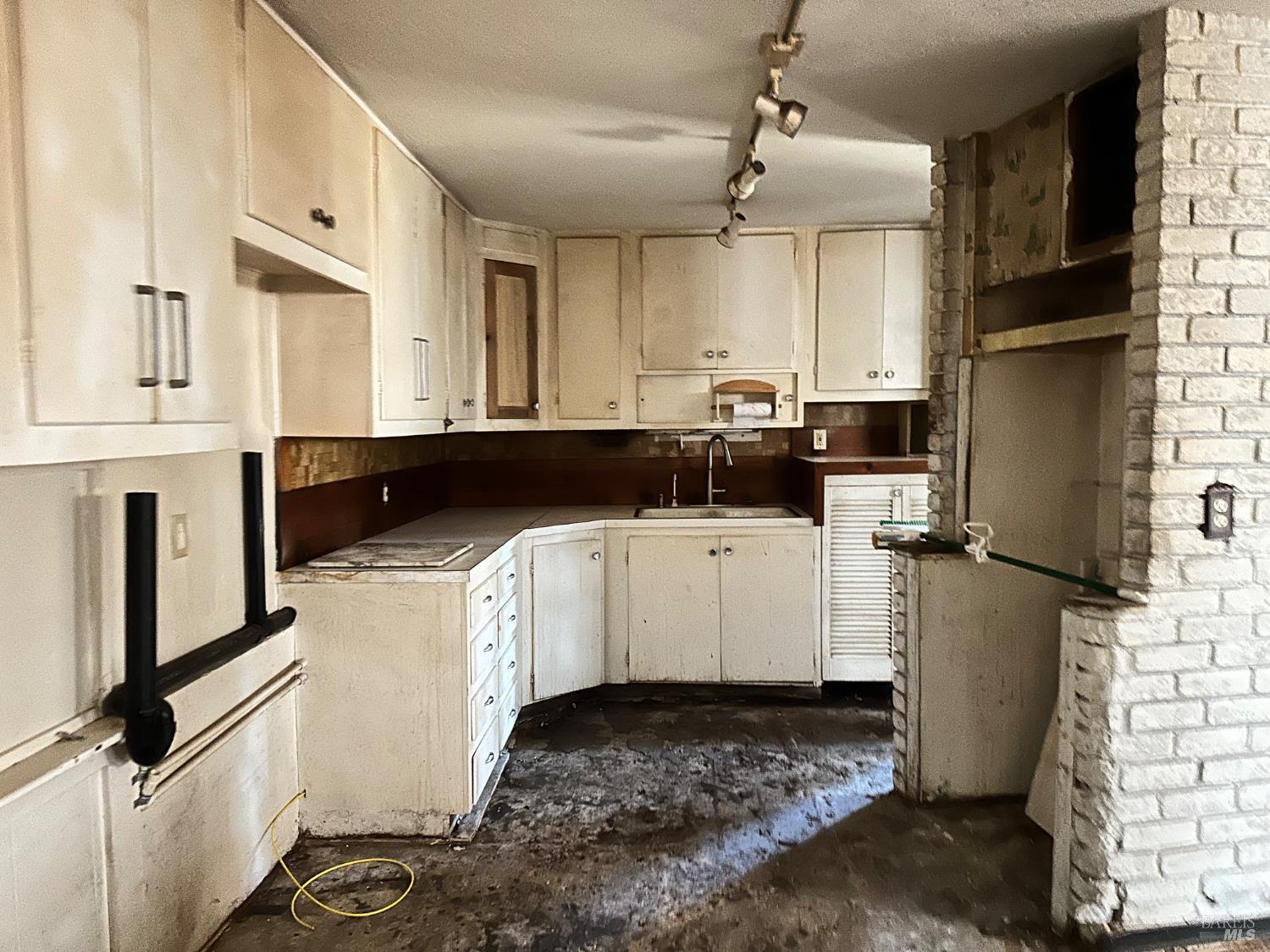 805 Cazadero Highway