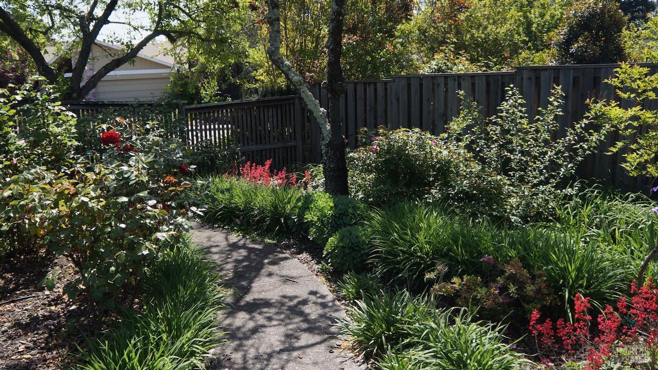 8817 Hood Mountain Circle