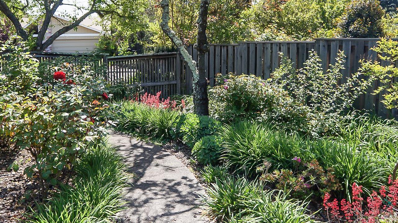8817 Hood Mountain Circle