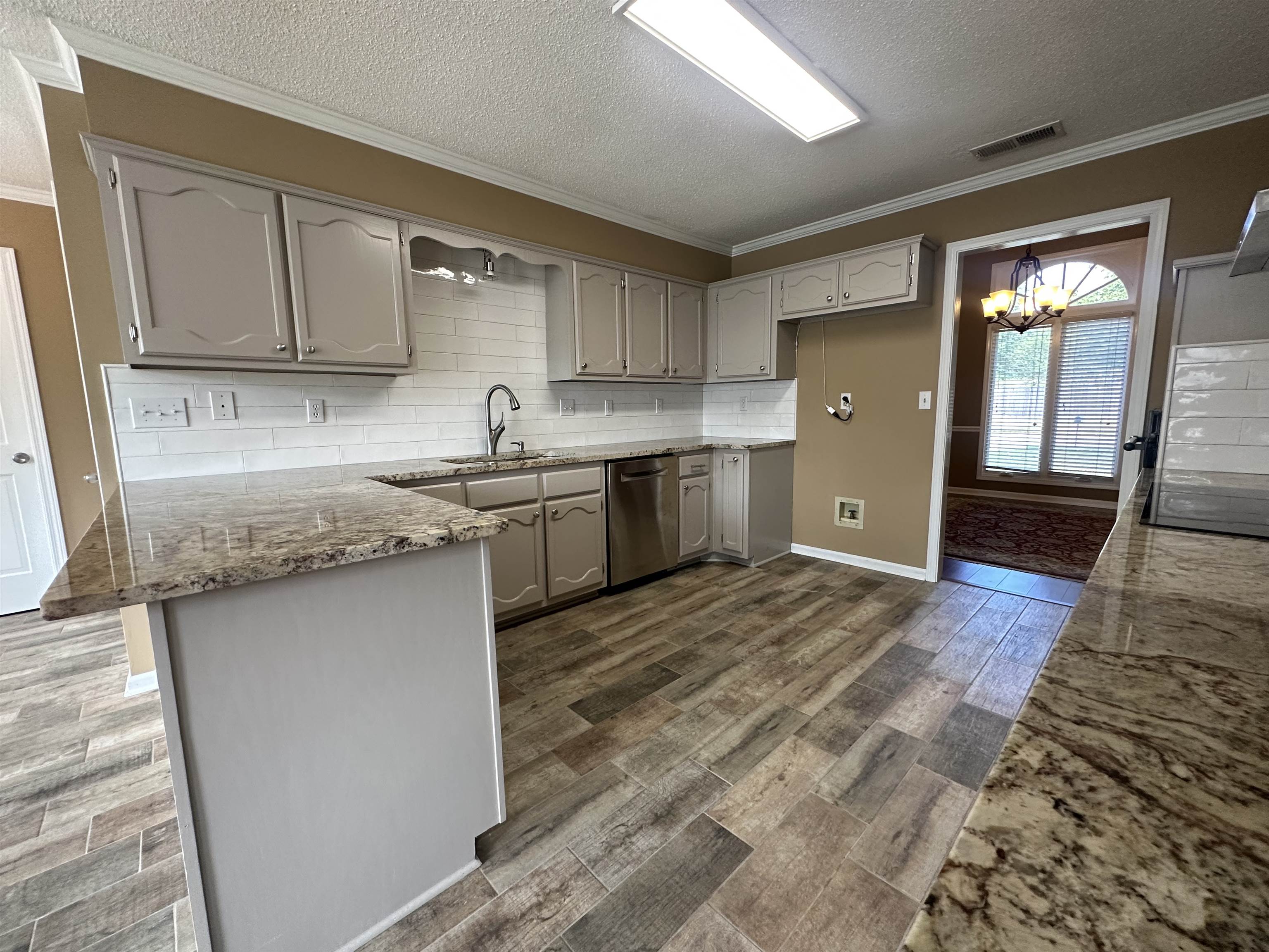 8385 WOOD SHADOWS LN