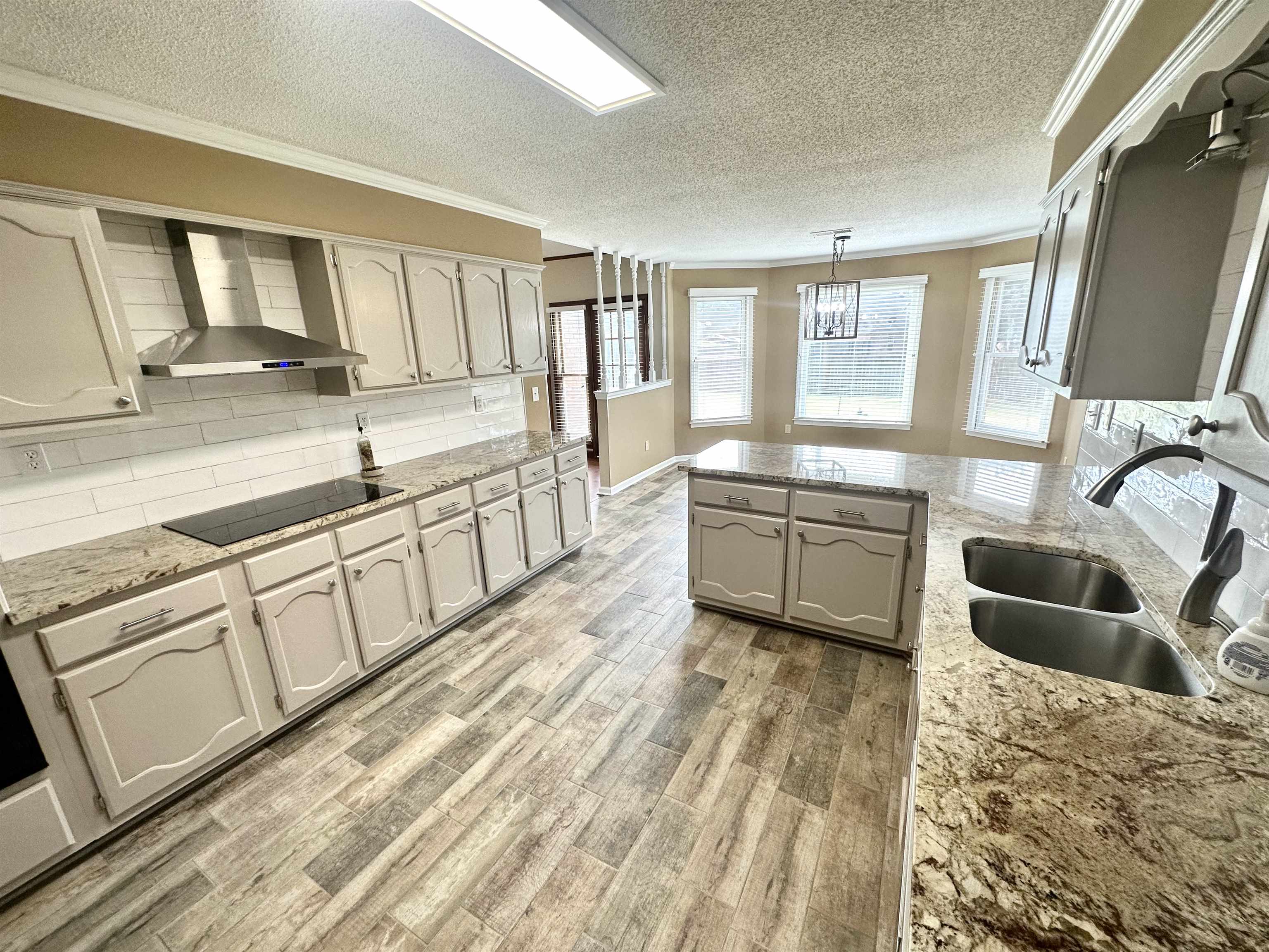 8385 WOOD SHADOWS LN