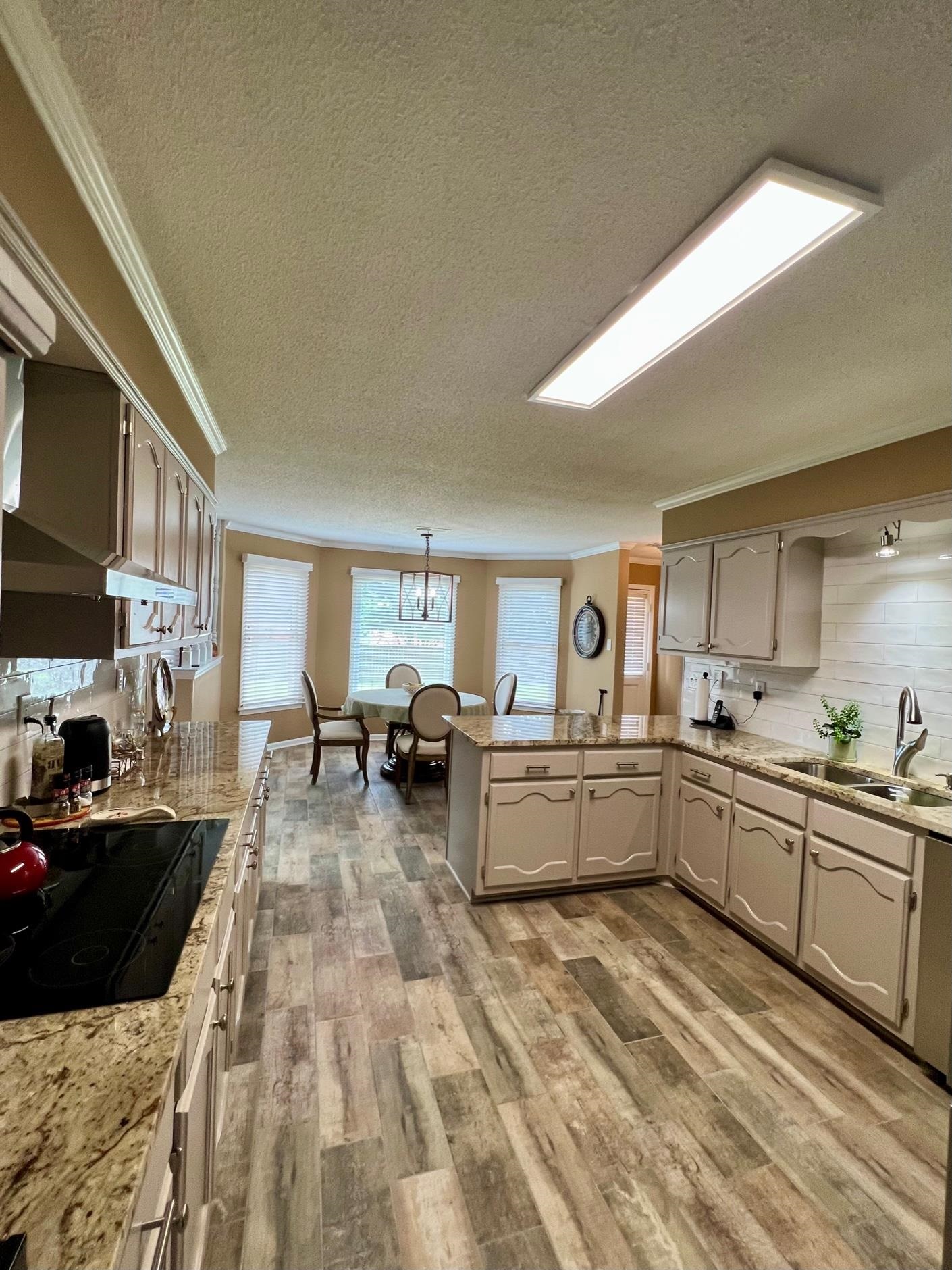 8385 WOOD SHADOWS LN