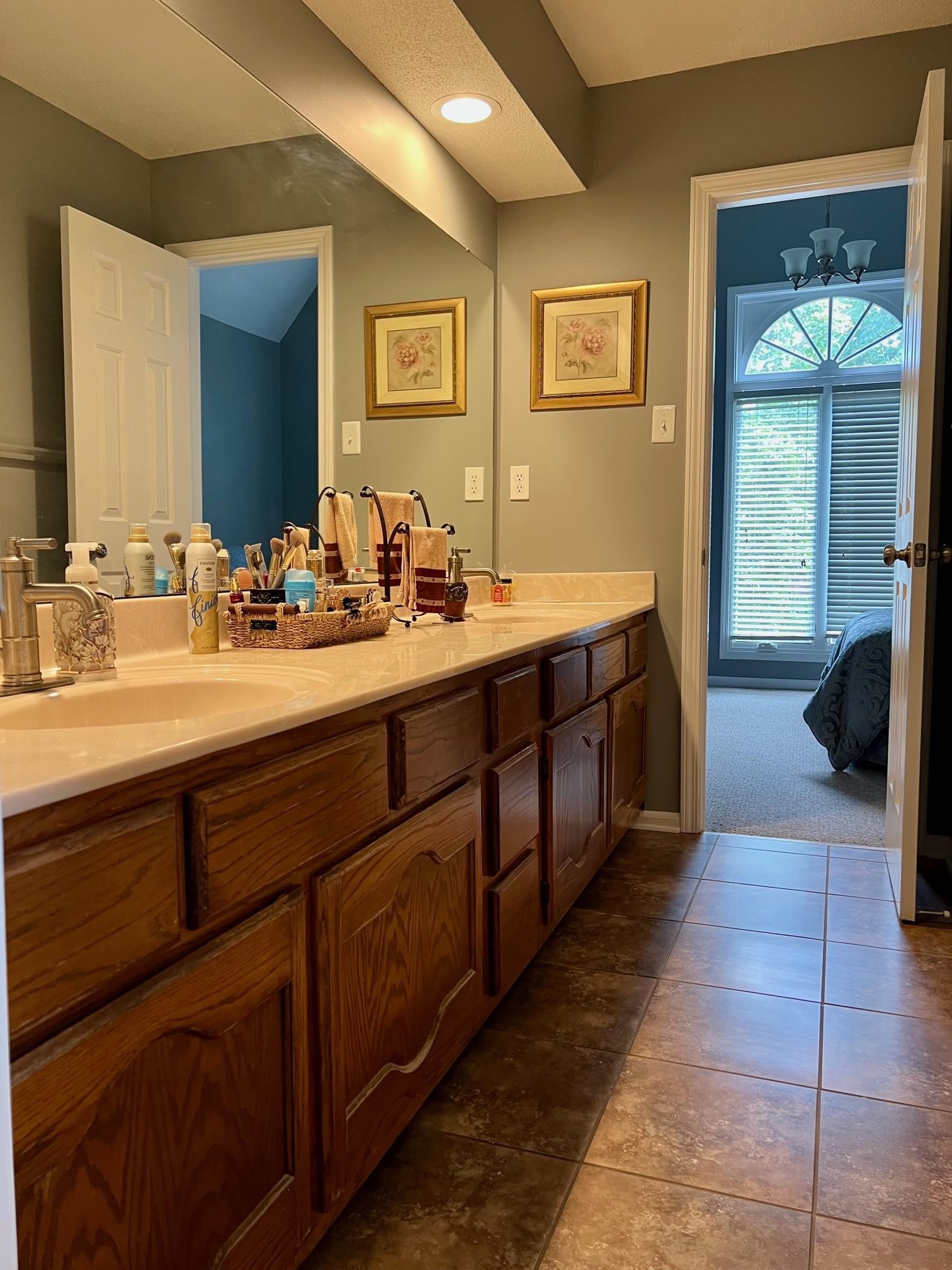 8385 WOOD SHADOWS LN