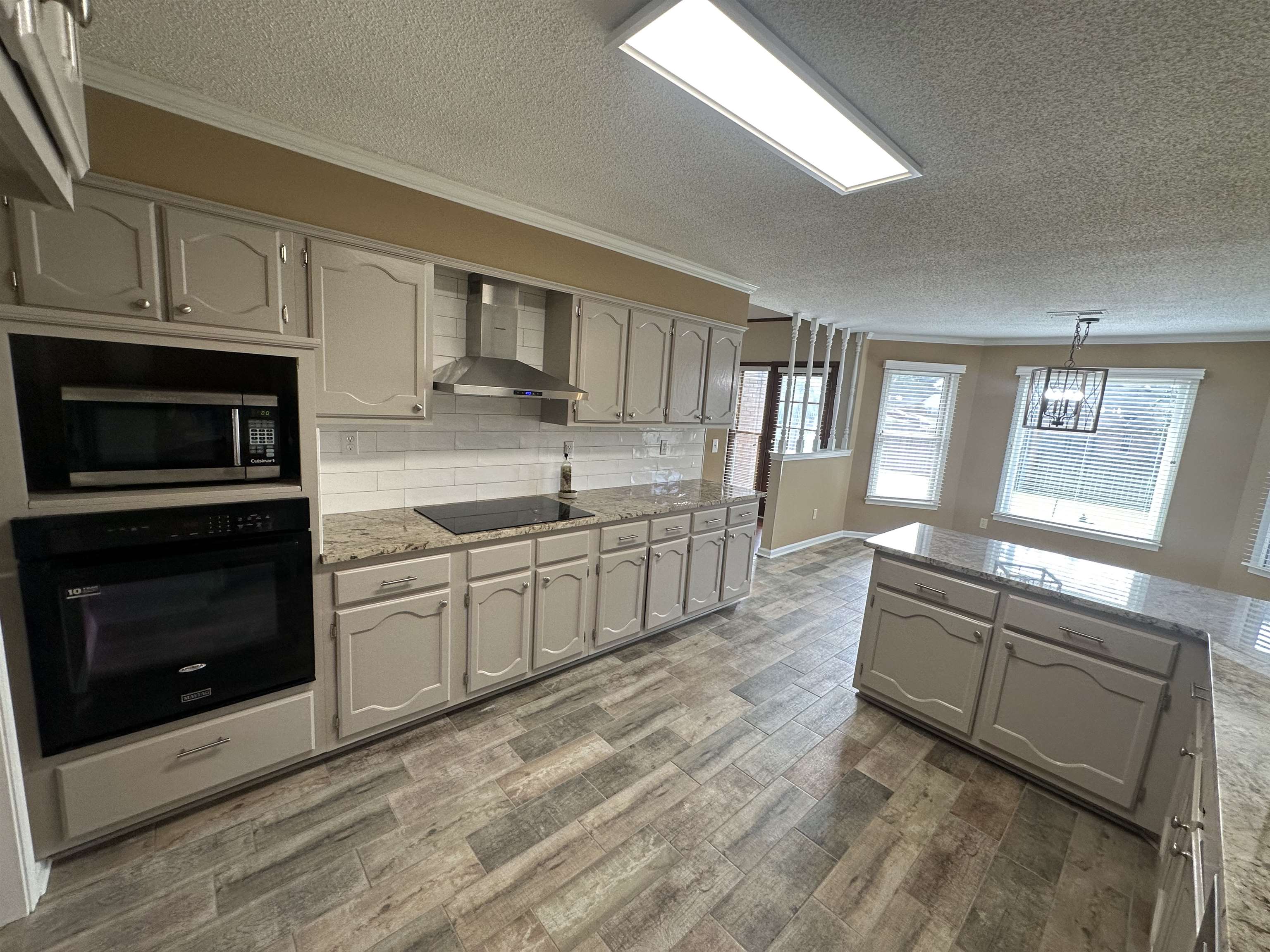 8385 WOOD SHADOWS LN